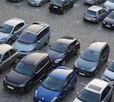 Auta osobowe na parkingu